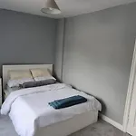 Cosy Near Arena & Leeds Airport Two Bedroom House Сasa de vacaciones *