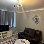 Сasa de vacaciones Cosy Near Arena & Leeds Airport Two Bedroom House