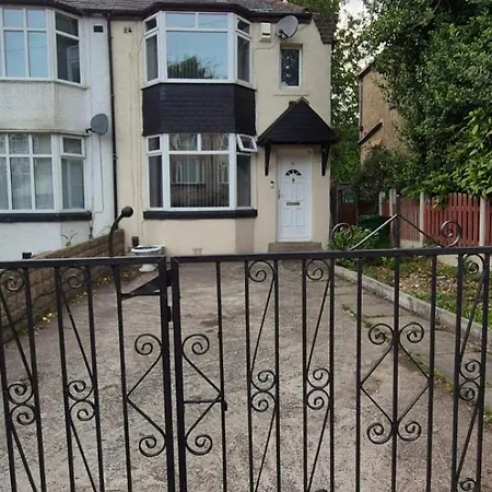 Tatil Evi Cosy Near Arena & Leeds Airport Two Bedroom House *