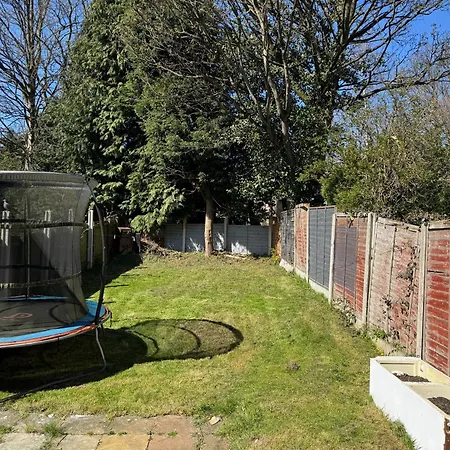 Cosy Near Arena & Leeds Airport Two Bedroom House Tatil Evi Bradford (West Yorkshire)