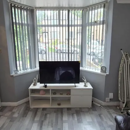 Holiday home Cosy Near Arena & Leeds Airport