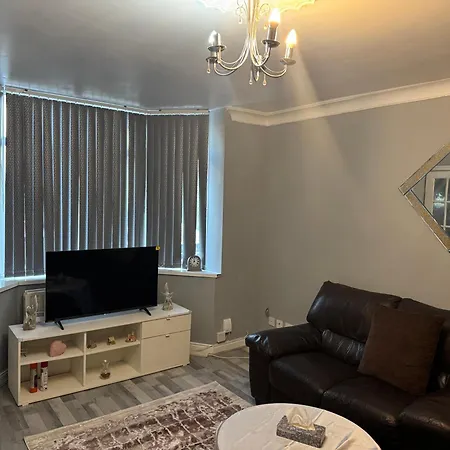 Tatil Evi Cosy Near Arena & Leeds Airport Two Bedroom House *