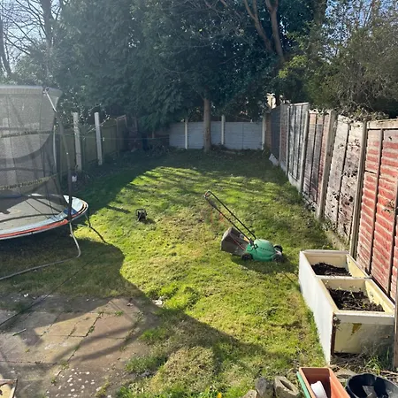 Cosy Near Arena & Leeds Airport *