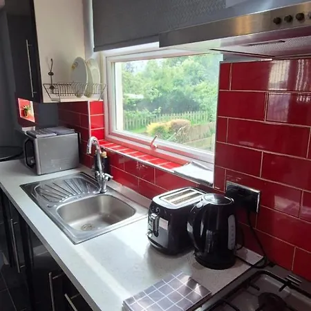 Cosy Near Arena & Leeds Airport