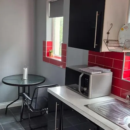 Cosy Near Arena & Leeds Airport Two Bedroom House 펜션 브래드퍼드