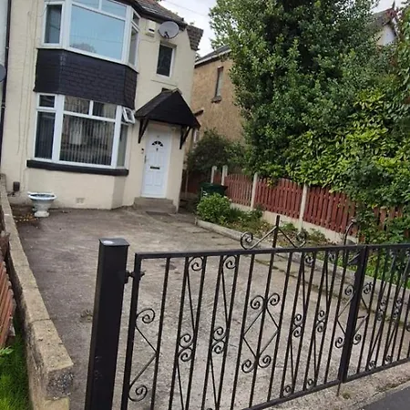 Tatil Evi Cosy Near Arena & Leeds Airport Two Bedroom House