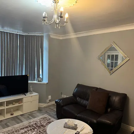 Tatil Evi Cosy Near Arena & Leeds Airport Two Bedroom House