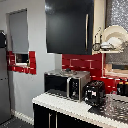 Cosy Near Arena & Leeds Airport Holiday home