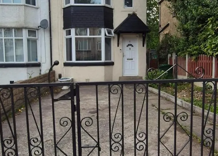 Tatil Evi Cosy Near Arena & Leeds Airport Two Bedroom House *