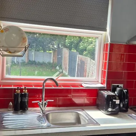 Cosy Near Arena & Leeds Airport Two Bedroom House Dom wakacyjny *