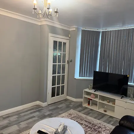 Cosy Near Arena & Leeds Airport Two Bedroom House Dom wakacyjny *
