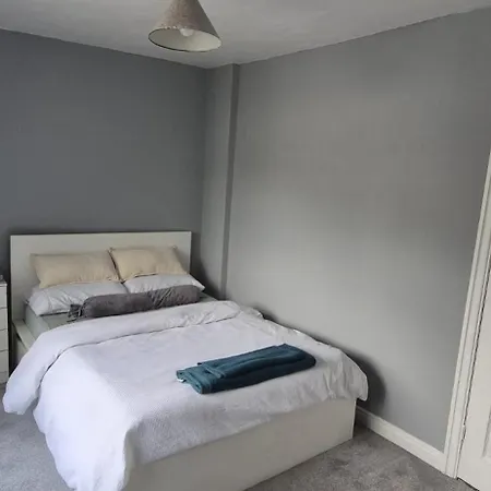 Cosy Near Arena & Leeds Airport Two Bedroom House Dom wakacyjny *