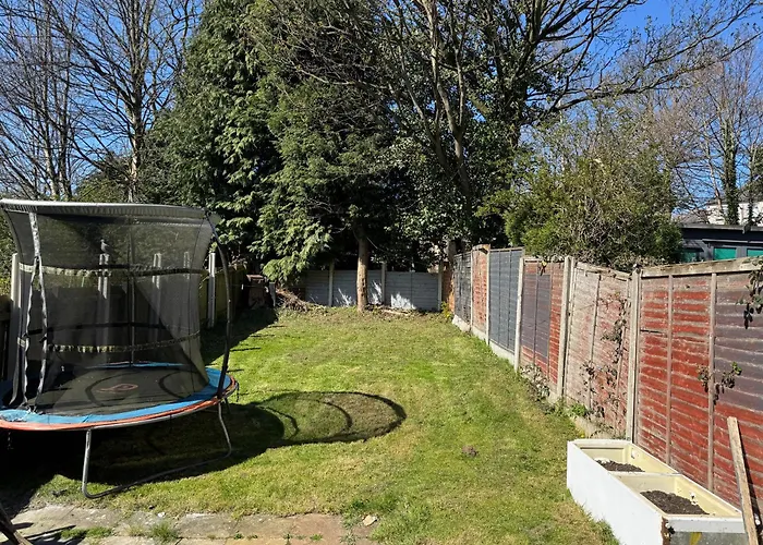 Cosy Near Arena & Leeds Airport Two Bedroom House 別荘 ブラッドフォード