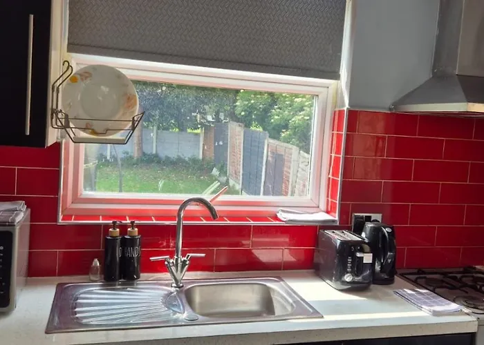 Cosy Near Arena & Leeds Airport Two Bedroom House 別荘 *